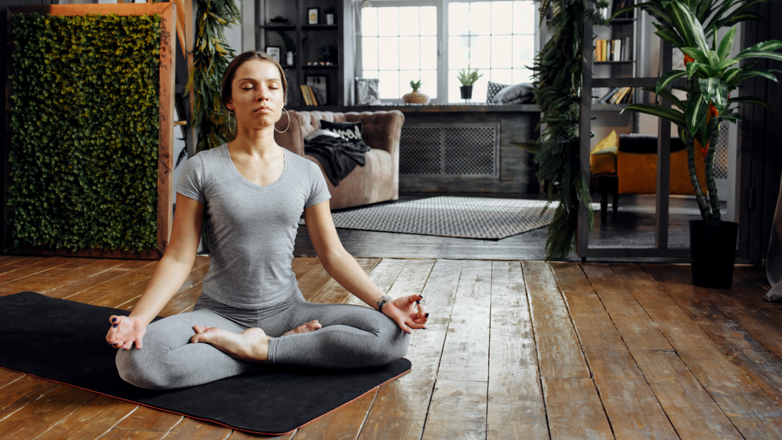 Домашняя йога. Упражнения сидя для энергии и расслабления