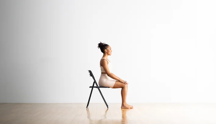 Йога на стуле: последовательность поз, польза и упражнения