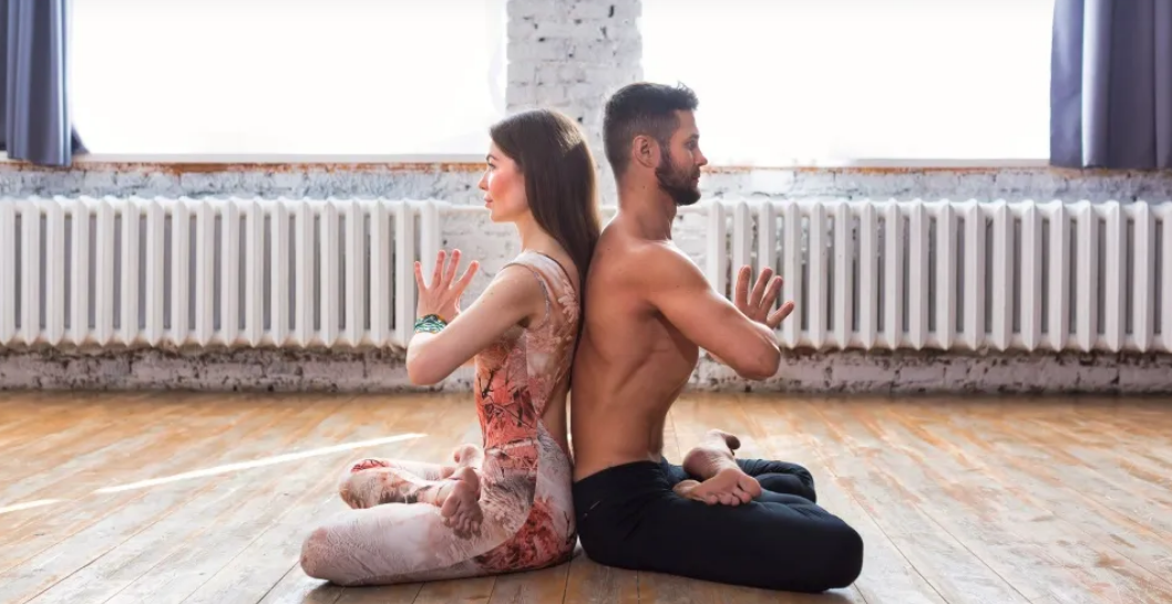 Партнерская йога: советы, польза и лучшие позы